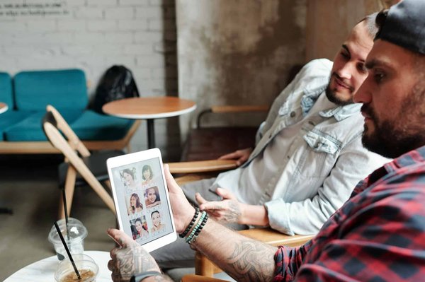 Pourquoi spiice est la plateforme préférée des jeunes pour des rencontres torrides ?